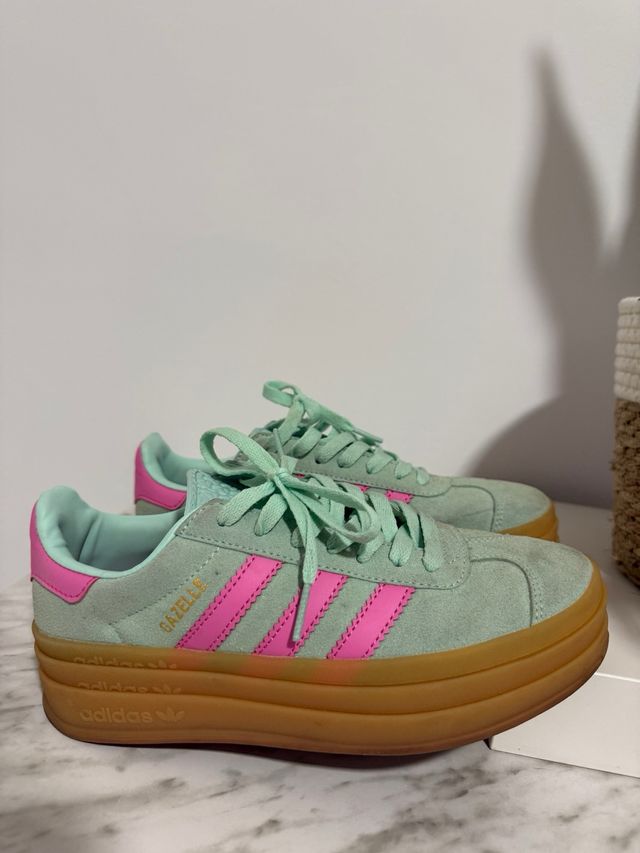 Adidas Gazelle plataforma verde y rosa