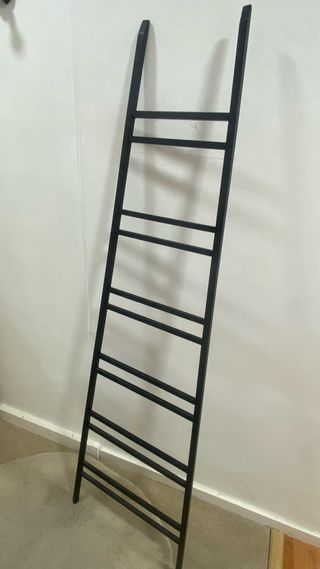 Escalera metálica negra