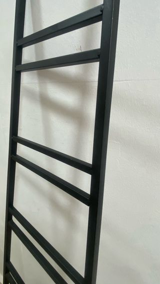 Escalera metálica negra