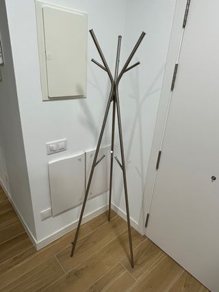 Perchero de pie metálico Ikea