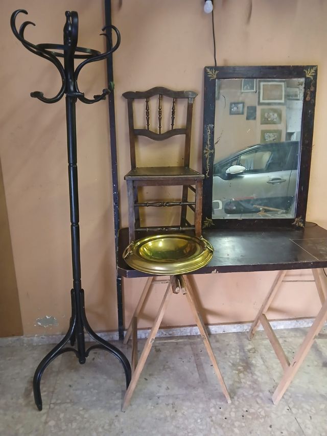 Lote Muebles Antiguos Negro y Dorado