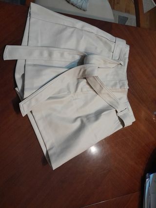 Lote falda y pantalón corto polipiel beige