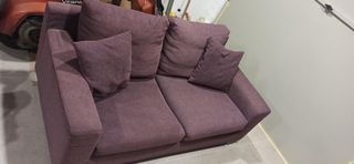 Sofá de tela morado