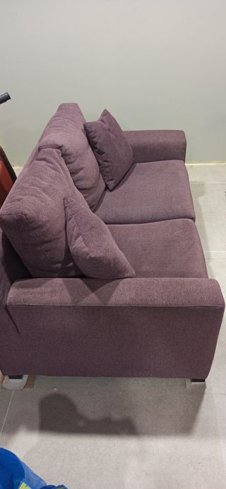 Sofá de tela morado