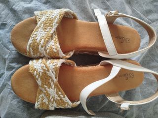 Cuñas Beige y Doradas