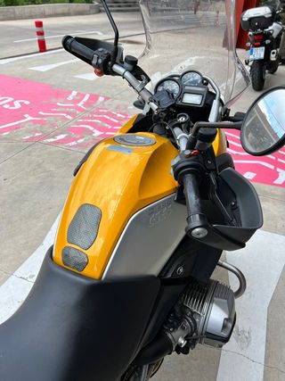 BMW R 1200 GS (2005) 1170 cc. 110 cv. 
126000km 