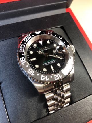 Seiko Mod - Reloj GMT “Bruce Wayne” Gris/Negro