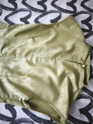 Vestido invitada estilo oriental verde lima