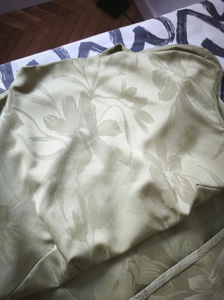 Vestido invitada estilo oriental verde lima