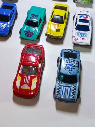 LOTE DE 17 COCHES
