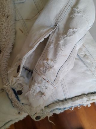 Giacca di jeans bianca effetto strappato