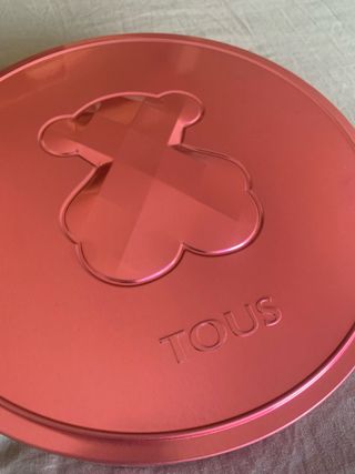 Caja metálica decorativa Tous de color rosado