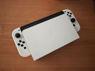 Nintendo Switch OLED bianco