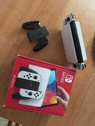 Nintendo Switch OLED bianco