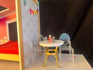 Casa Muñecas Rainbow High con Armario