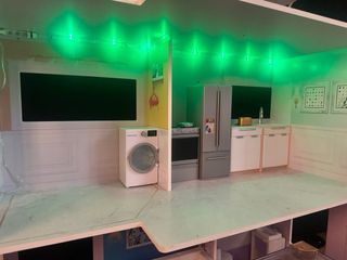 Casa Muñecas Rainbow High con Armario