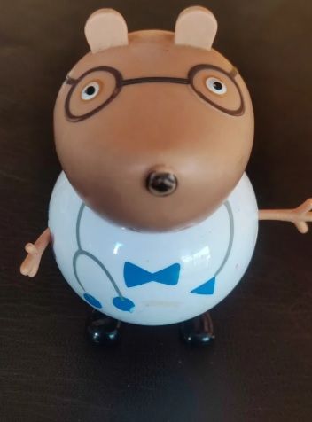 Figura del Dottor Peppa Pig con Occhiali e Stetoscopio