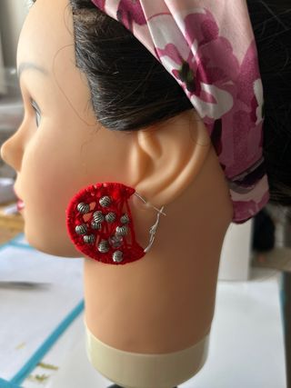 Pendientes hechos a mano con abalorios