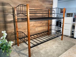 Literas de madera y metal