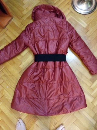 Abrigo ligero plumas rojo