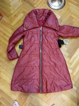 Abrigo ligero plumas rojo