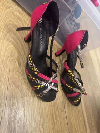 Zapatos de baile Evkoodance multicolor y rosa