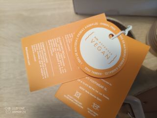 Sandalias Refresh veganas marrones y blancas