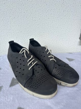 Zapatos de cuero calados azul oscuro