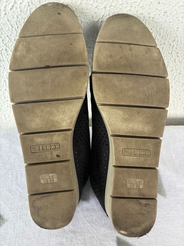 Zapatos de cuero calados azul oscuro