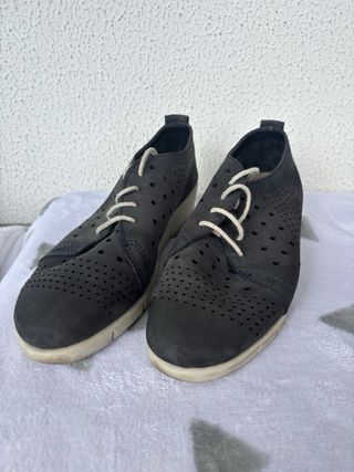 Zapatos de cuero calados azul oscuro