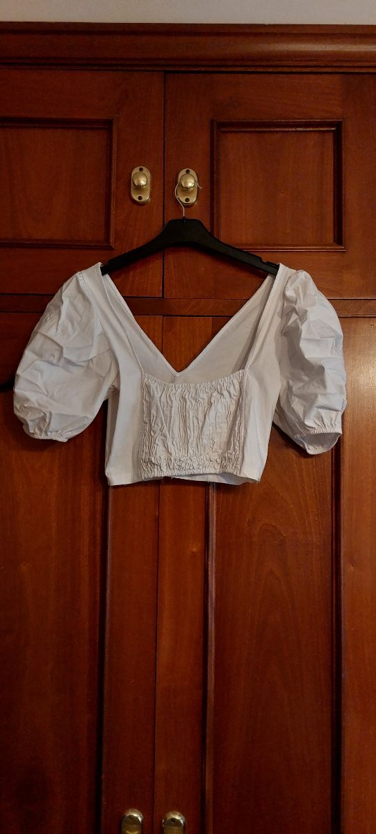 Top blanco manga abullonada