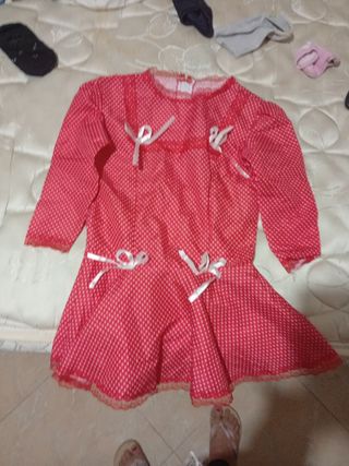 Traje de chulapa rojo con lunares blancos