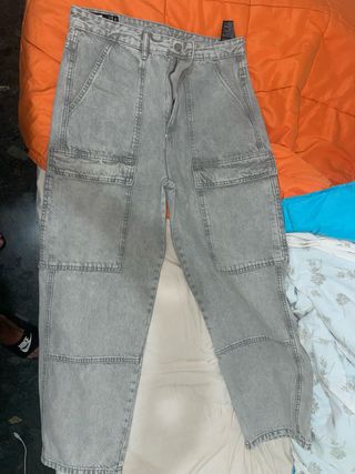 Pantalón vaquero cargo Pull&Bear gris
