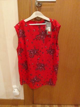 Blusa roja estampada M