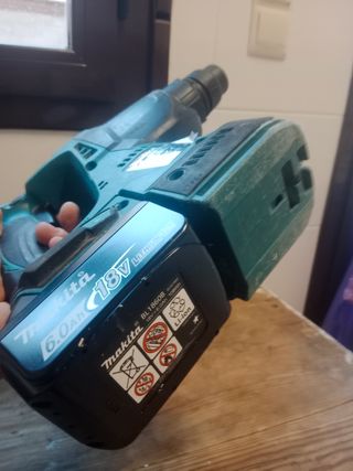 Taladro percutor martillo Makita DHR242