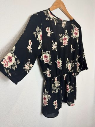 Blusa Floral Negra