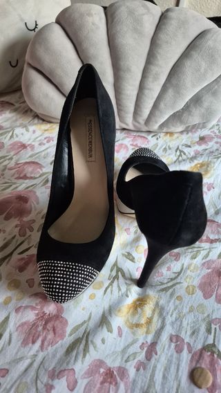 Zapatos de tacón negros ESSENCE MENBUR con pedrerí