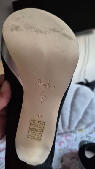 Zapatos de tacón negros ESSENCE MENBUR con pedrerí