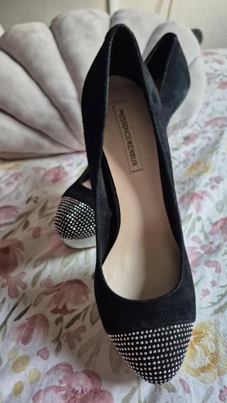 Zapatos de tacón negros ESSENCE MENBUR con pedrerí