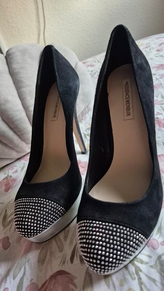 Zapatos de tacón negros ESSENCE MENBUR con pedrerí