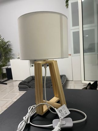 Lámpara de escritorio madera y tela