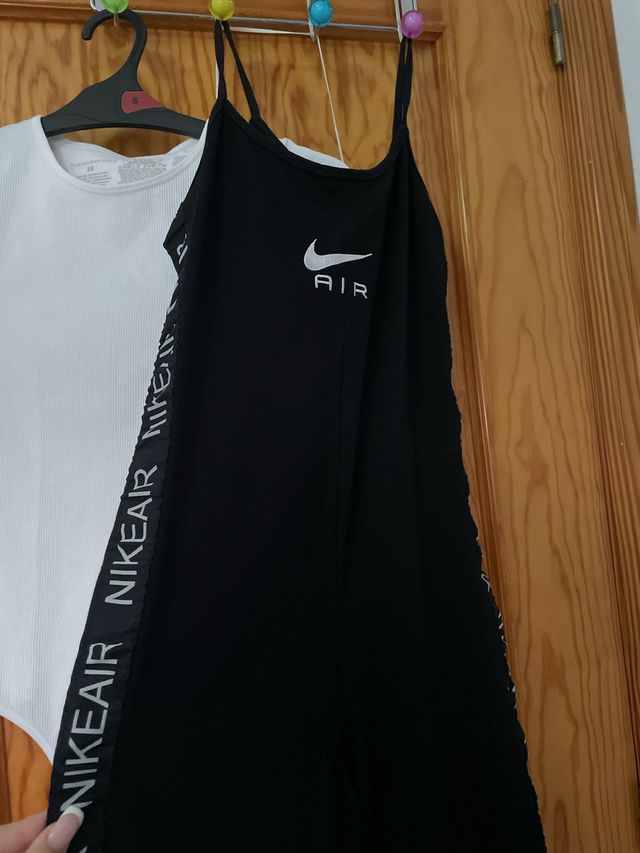 Mono Nike Negro con Logo Air