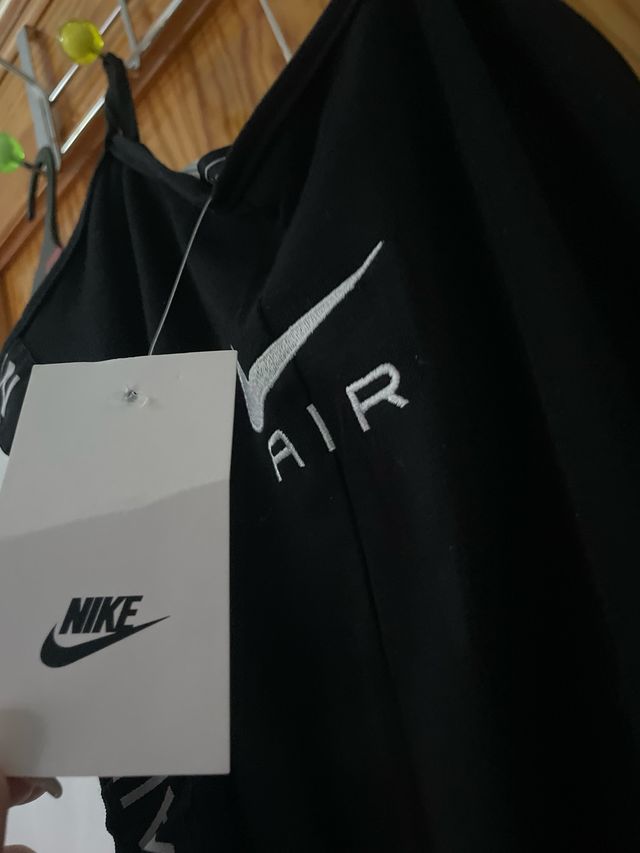 Mono Nike Negro con Logo Air