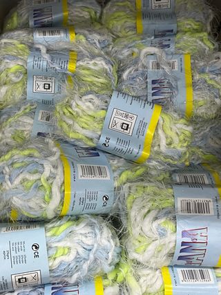 Lana acrílica NUEVA 0.4€/unidad