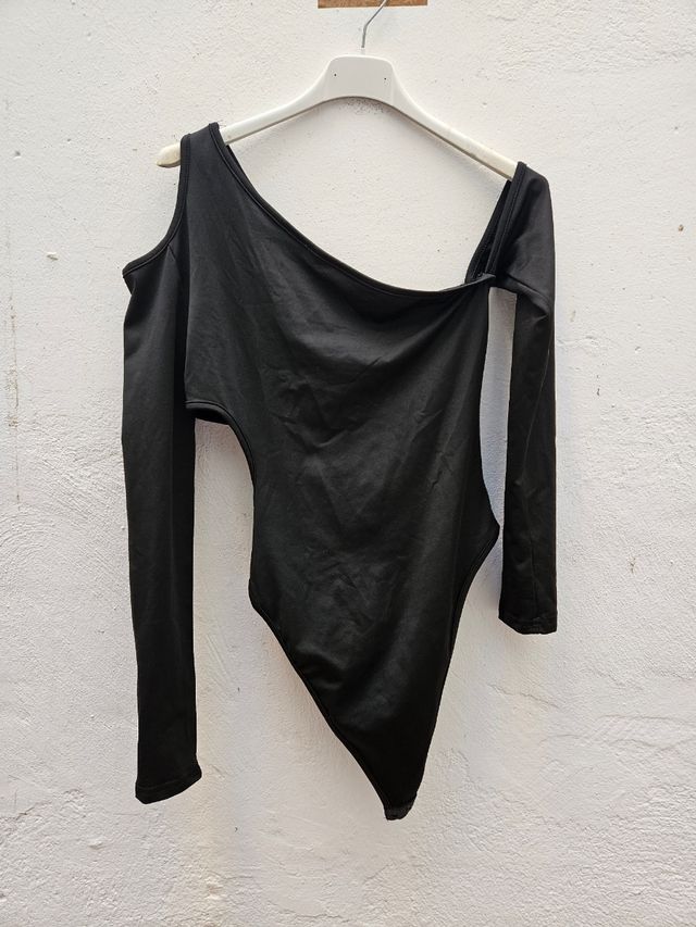 Body negro con aberturas talla S de Shein