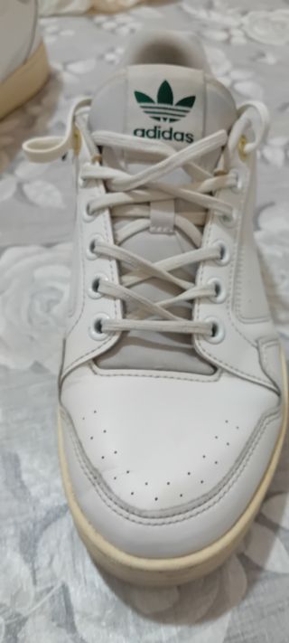 Scarpe da ginnastica Adidas bianche usate 