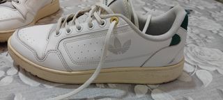 Scarpe da ginnastica Adidas bianche usate 