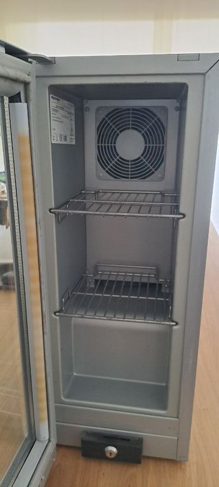 Mini Nevera Red Bull