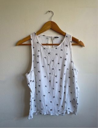 Blusa H&M blanca con estampado de pájaros
