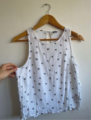 Blusa H&M blanca con estampado de pájaros